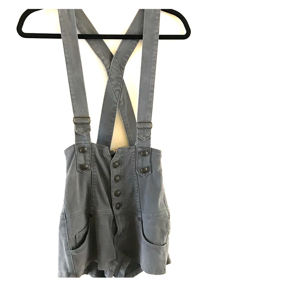 Era of chaos short overalls, size small